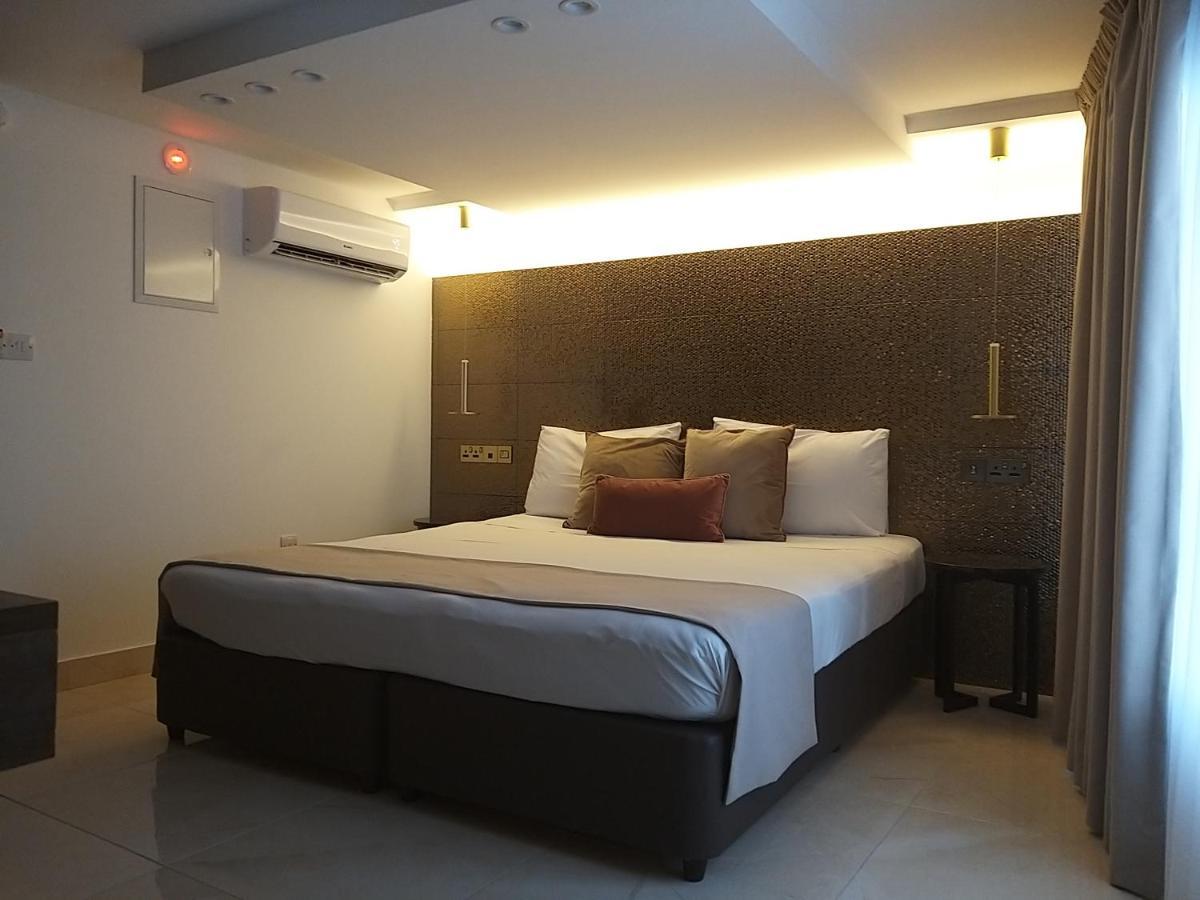 Tuck Inn Larnaca Buitenkant foto