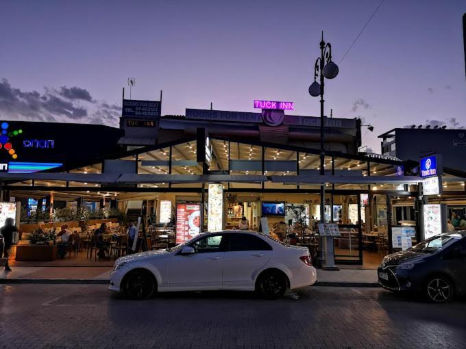 Tuck Inn Larnaca Buitenkant foto